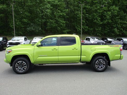 Used 2023 Toyota Tacoma TRD Sport w/ TRD Premium Sport Package AWD/4WD image 8