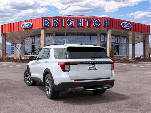 Used 2027 Ford Explorer Active w/ Active Comfort Package AWD/4WD image 2