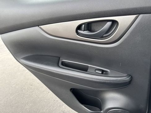 Used 2020 Nissan Rogue Sport S image 10