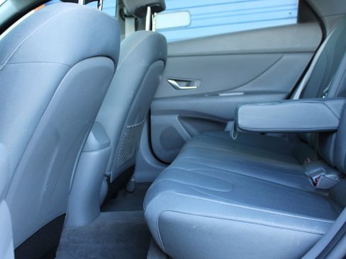 Used 2021 Hyundai Elantra SEL w/ Convenience + Premium Package image 34