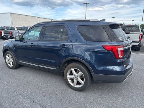 Used 2016 Ford Explorer XLT w/ Equipment Group 202A FWD image 3