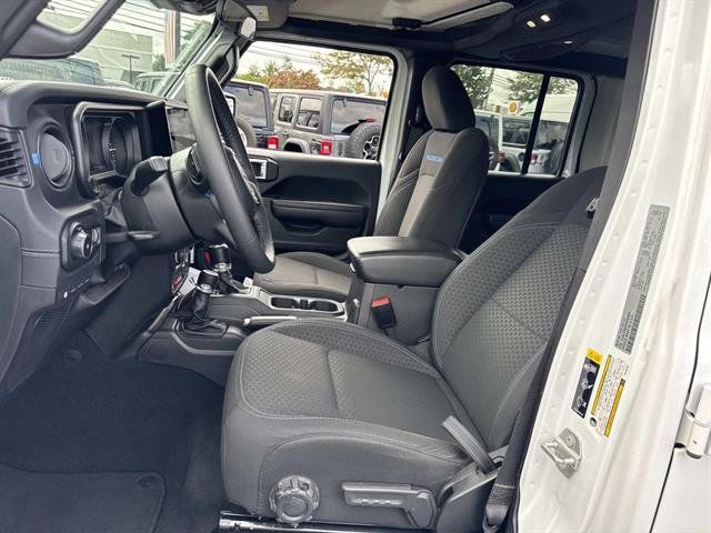 Used 2024 Jeep Wrangler Unlimited Rubicon 4xe AWD/4WD image 7