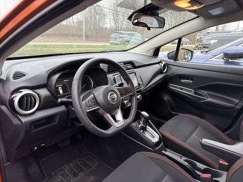 Used 2022 Nissan Versa SR w/ Convenience Package image 8