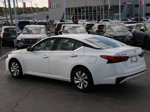 Certified 2025 Nissan Altima 2.5 S FWD image 3