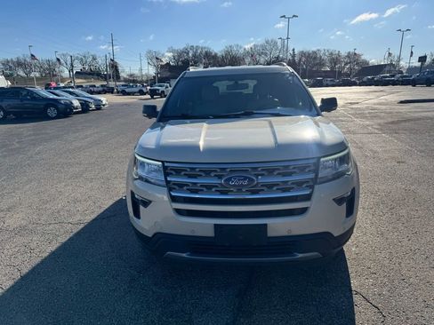 Used 2018 Ford Explorer XLT w/ Equipment Group 202A image 2