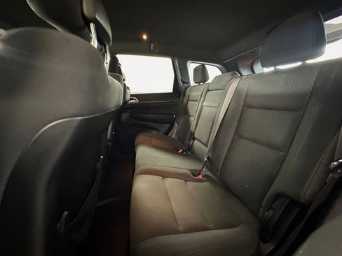 Used 2019 Jeep Grand Cherokee Laredo RWD image 24