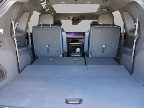 New 2025 Cadillac Escalade IQ Luxury 2 w/ LPO, Radiant Package image 30