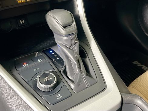 Used 2019 Toyota RAV4 LE image 24