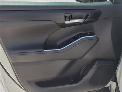 Used 2023 Toyota Highlander XLE FWD image 10