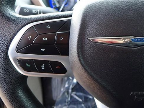 Used 2019 Chrysler Pacifica L image 14