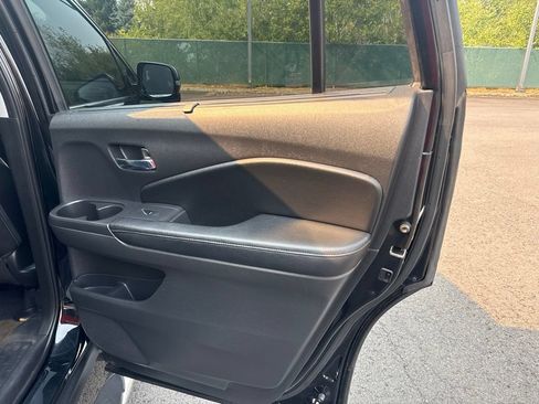 Used 2017 Honda Pilot Touring image 25