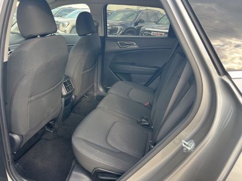 Used 2023 Kia Sportage LX image 8