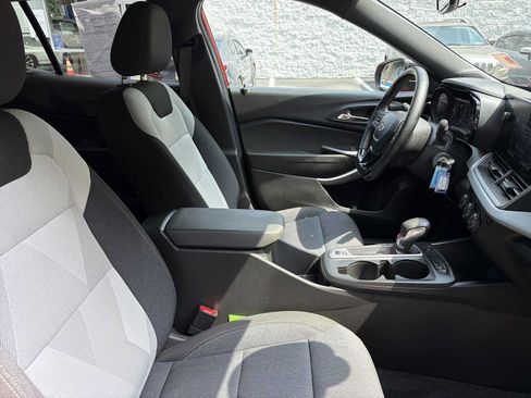 Certified 2024 Chevrolet Trax RS FWD image 28