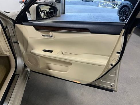 Used 2014 Lexus ES 350 w/ Luxury Package FWD image 13