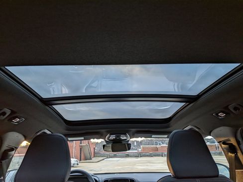 Certified 2024 Volvo XC40 Recharge Plus image 13