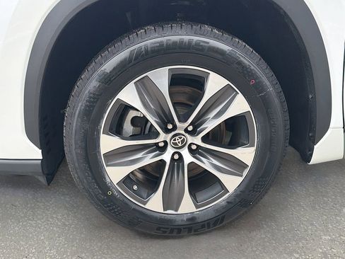 Used 2023 Toyota Highlander XLE image 44