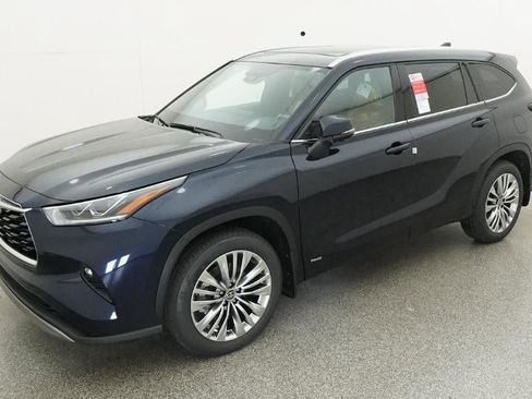 New 2026 Toyota Highlander Platinum image 1