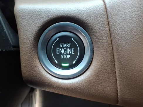 Used 2022 Chevrolet Suburban High Country RWD image 27
