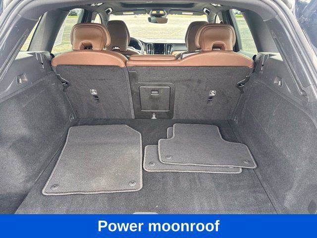 Used 2023 Volvo XC60 B5 Plus AWD/4WD image 5