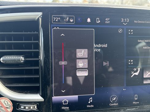 Used 2024 Chrysler Pacifica Touring-L image 28