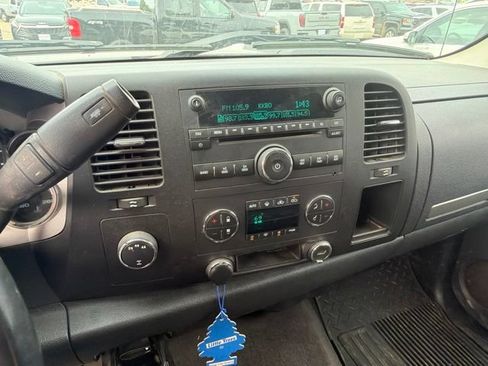 Used 2010 Chevrolet Silverado 2500 LT w/ Interior Plus Package AWD/4WD image 13