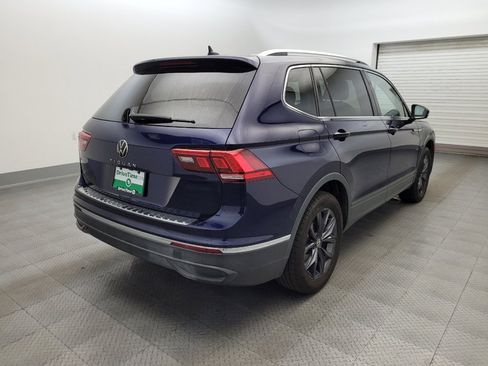 Used 2022 Volkswagen Tiguan SE w/ Panoramic Sunroof Package FWD image 9