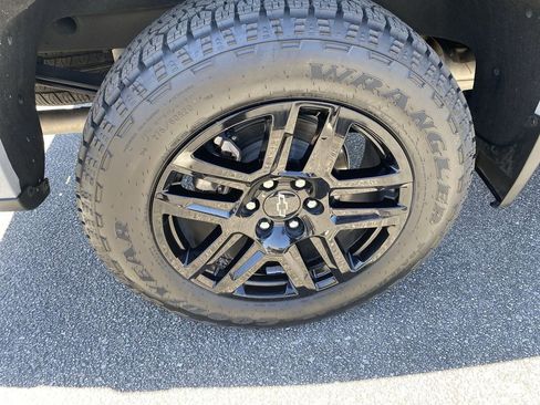 Used 2024 Chevrolet Silverado 1500 RST w/ Z71 Off-Road Package AWD/4WD image 33