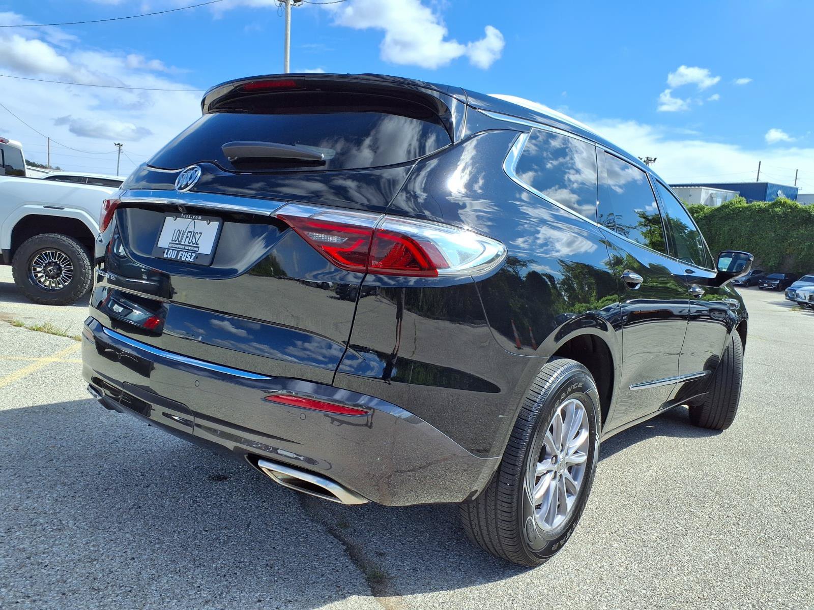 Used 2024 Buick Enclave Essence FWD image 31