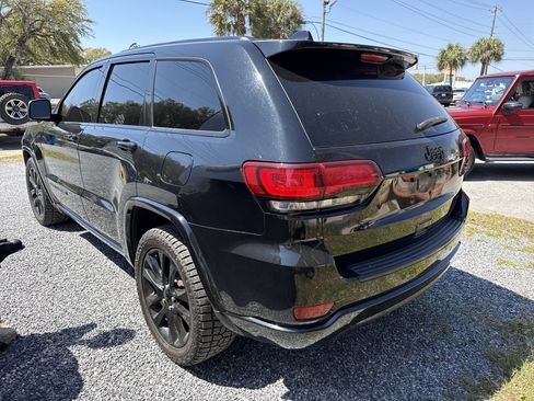 Used 2018 Jeep Grand Cherokee Altitude image 4