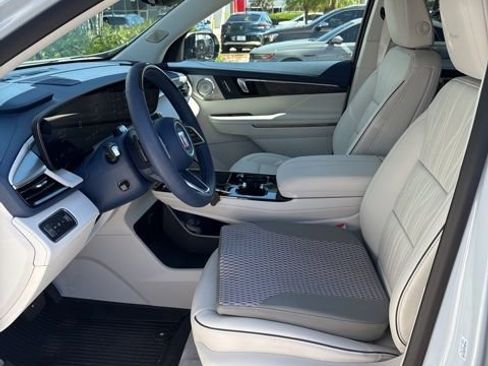 Used 2026 Buick Enclave Avenir w/ Super Cruise Package image 3