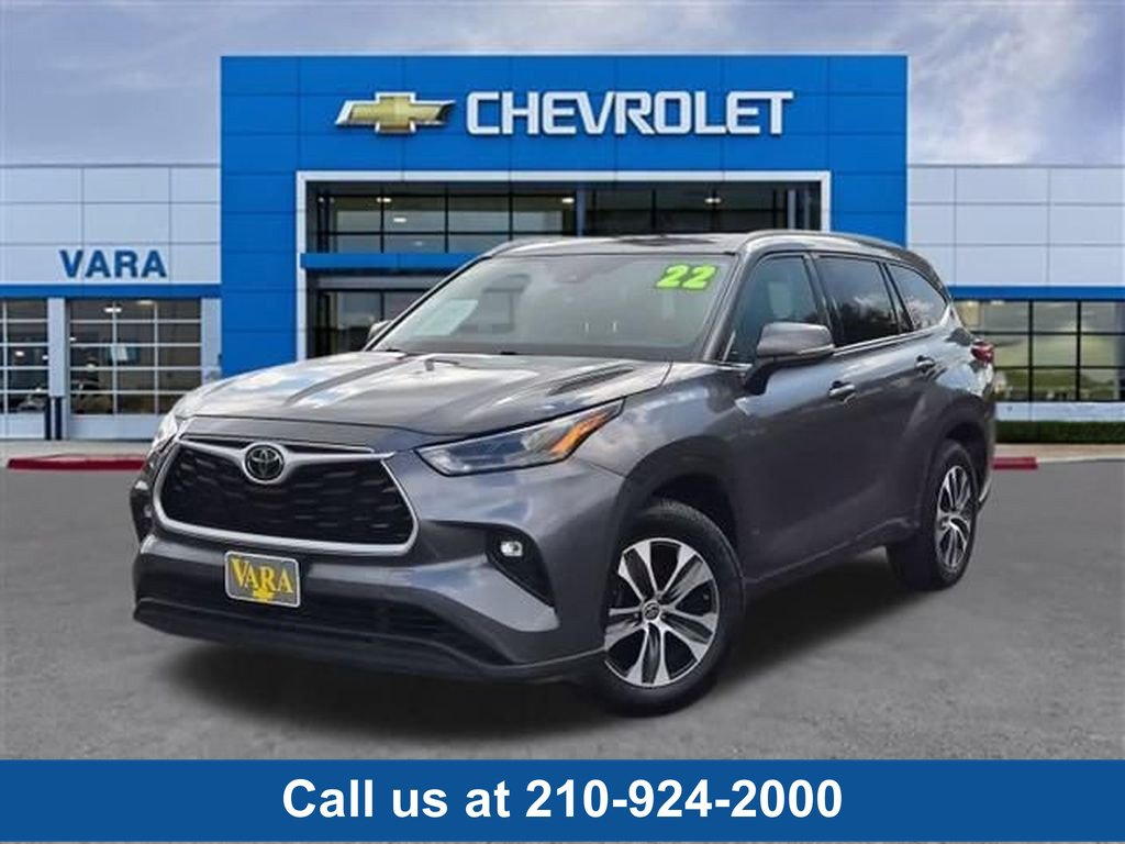 Used 2022 Toyota Highlander XLE FWD image 1