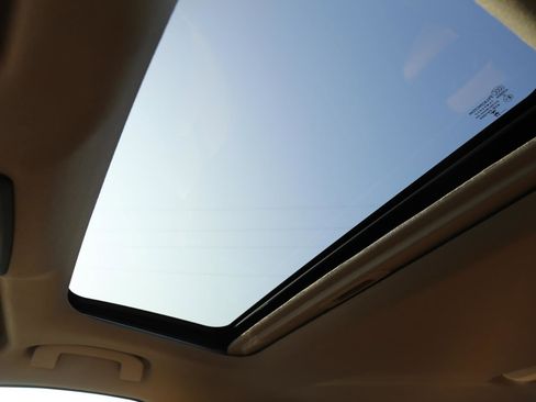 Used 2025 Nissan Sentra SV w/ SV Premium Package image 14