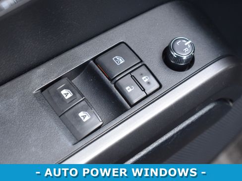 Used 2016 Toyota Tacoma TRD Sport w/ Towing Package image 7