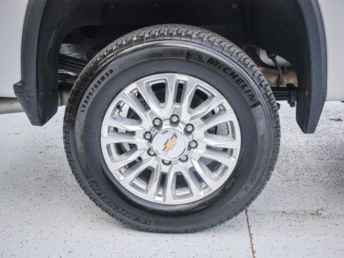 Used 2022 Chevrolet Silverado 2500 High Country w/ Safety Package II AWD/4WD image 13