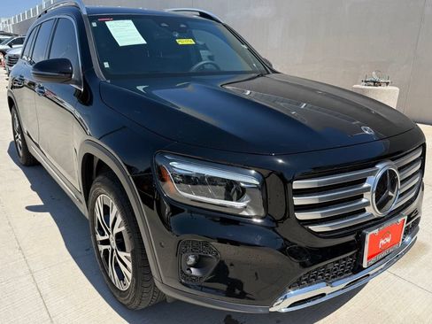 Used 2024 Mercedes-Benz GLB 250 4MATIC image 2