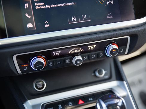 Used 2022 Audi Q3 2.0T Premium Plus w/ Premium Plus Package image 10