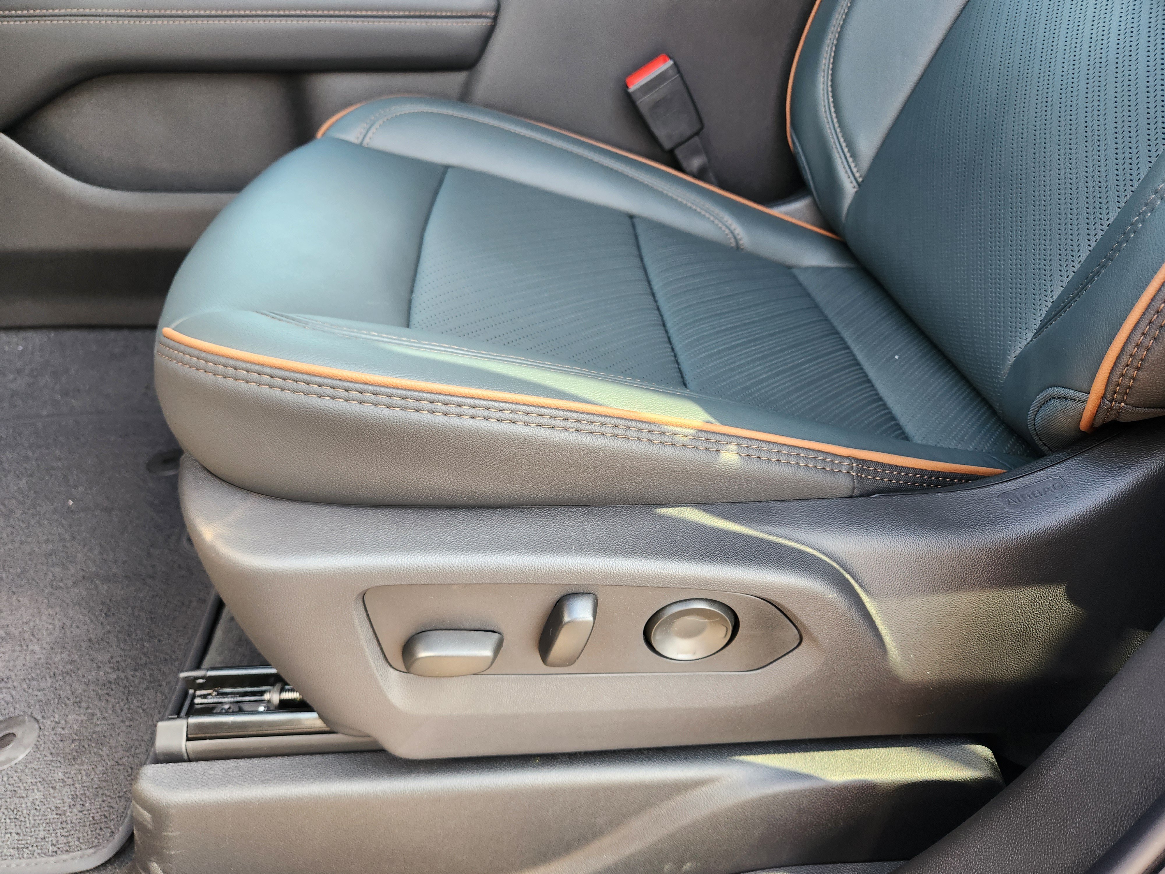 New 2027 GMC Yukon AT4 w/ Technology Package AWD/4WD image 19