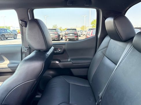 Used 2021 Toyota Tacoma TRD Sport AWD/4WD image 14