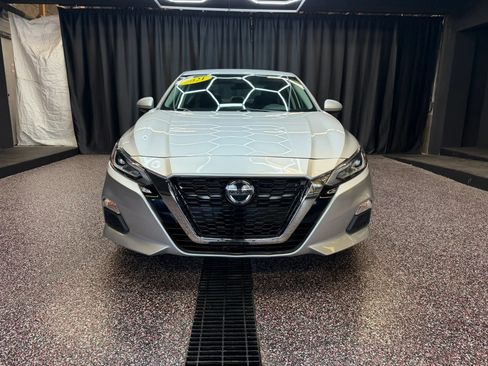 Used 2021 Nissan Altima 2.5 SV FWD image 2