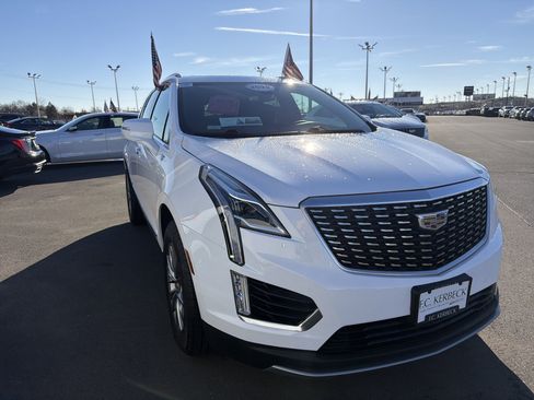 Certified 2022 Cadillac XT5 Premium Luxury image 4