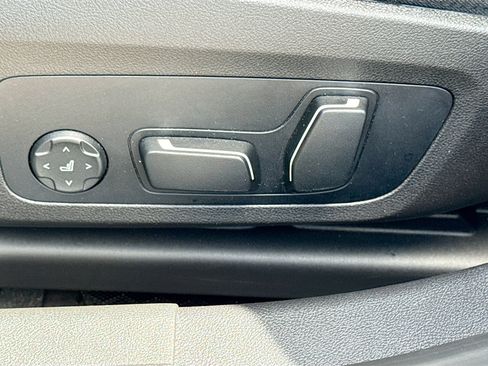 Used 2025 BMW 330i Sedan image 25