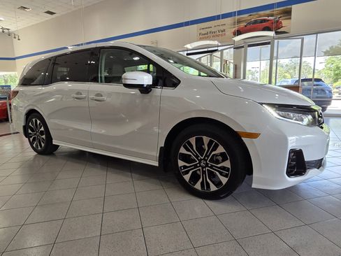 New 2026 Honda Odyssey Elite image 3