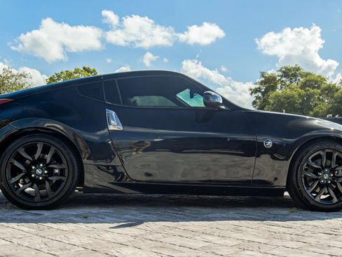 Used 2018 Nissan 370Z Touring RWD image 8