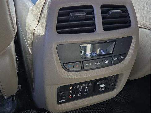 Used 2016 Honda Pilot Touring image 12