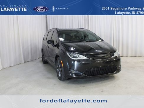 Used 2019 Chrysler Pacifica Touring-L Plus w/ S Appearance Package FWD image 1