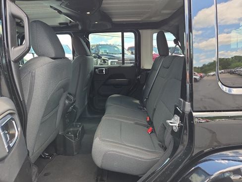 Used 2025 Jeep Wrangler Unlimited Sahara AWD/4WD image 11