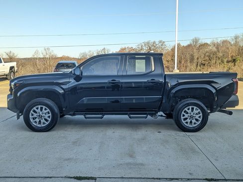 Used 2025 Toyota Tacoma SR image 9