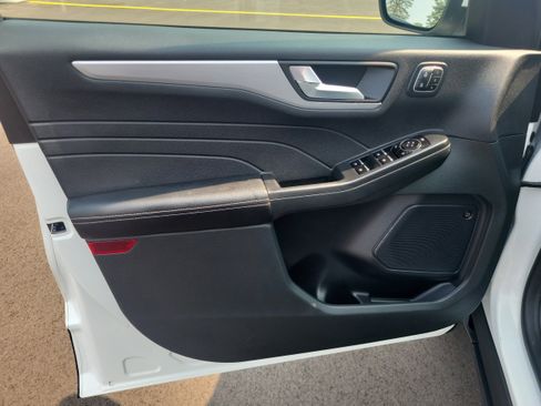 Used 2023 Ford Escape Platinum w/ Premium Technology Package image 16