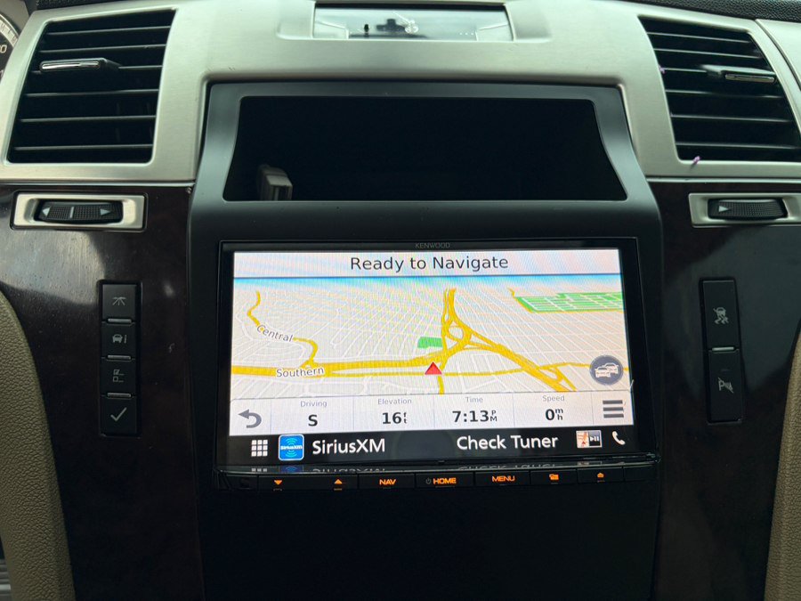 Used 2010 Cadillac Escalade 4WD Hybrid image 48