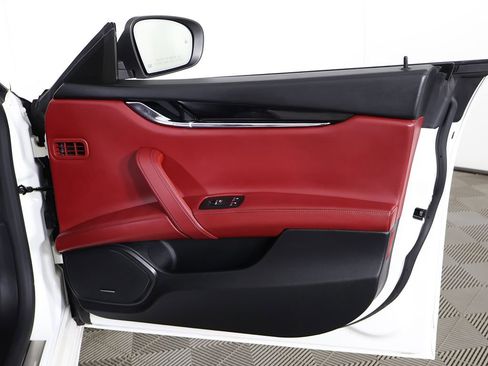 Used 2017 Maserati Quattroporte S GranLusso image 27